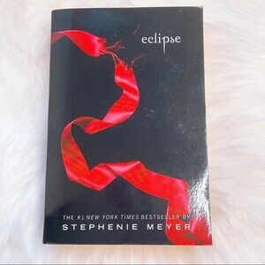 Eclipse (The Twilight Saga #3) by Stephenie Meyer